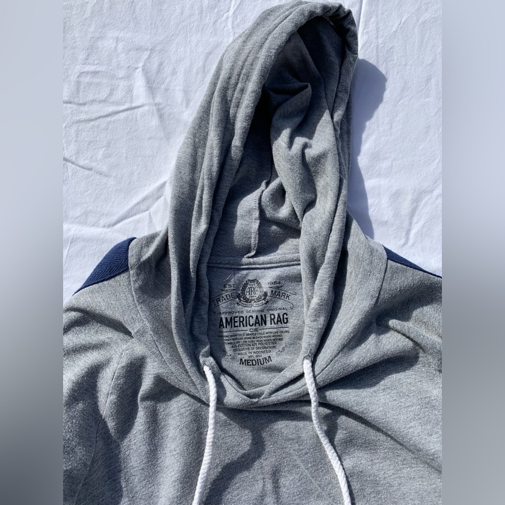 Mens long-sleeve shirt with hood. Gray with blue stripe. Mens medium.